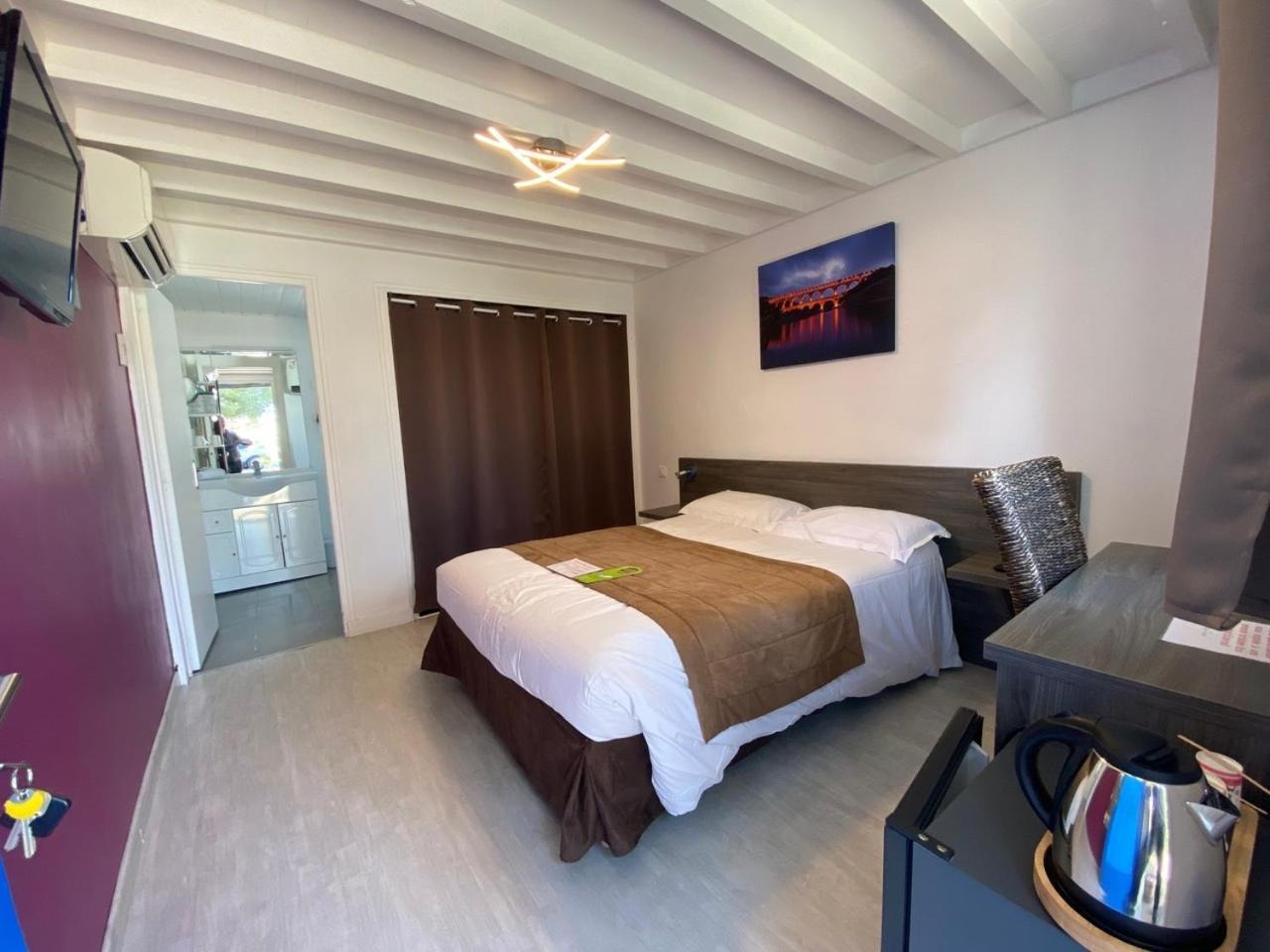 Hotel Des 4 Vents "Esprit Camargue" Aigues-Mortes Room photo