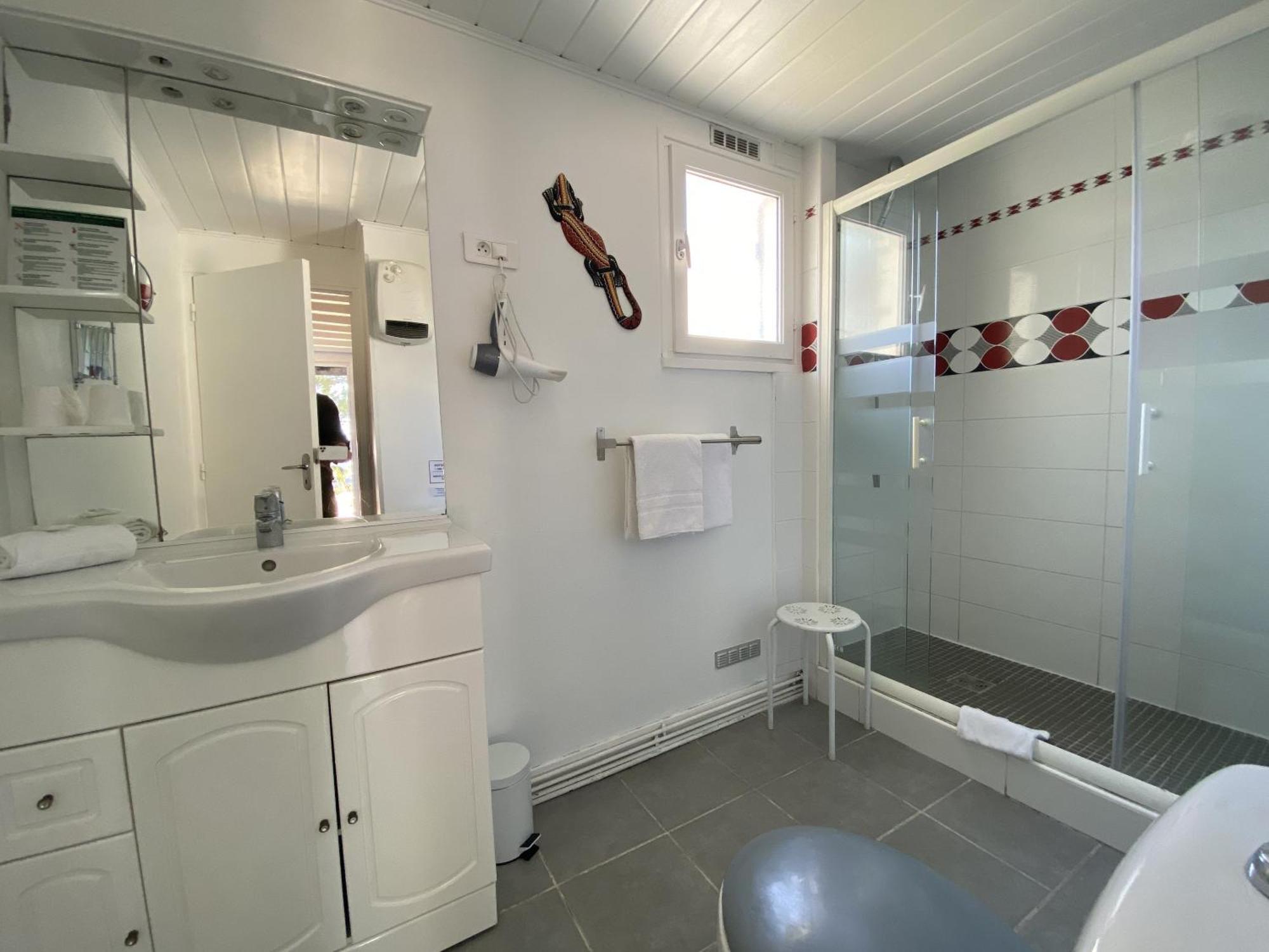 Hotel Des 4 Vents "Esprit Camargue" Aigues-Mortes Room photo