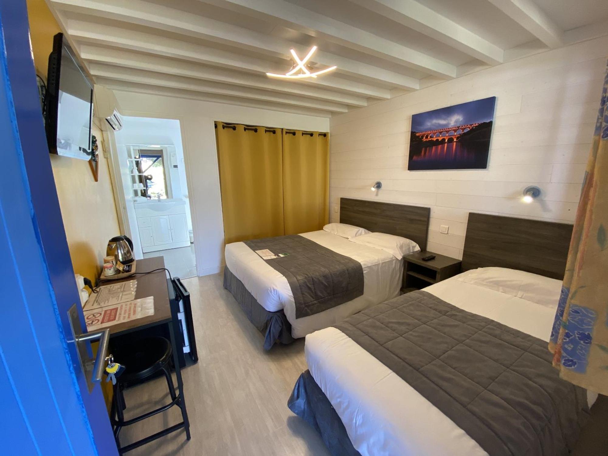 Hotel Des 4 Vents "Esprit Camargue" Aigues-Mortes Room photo