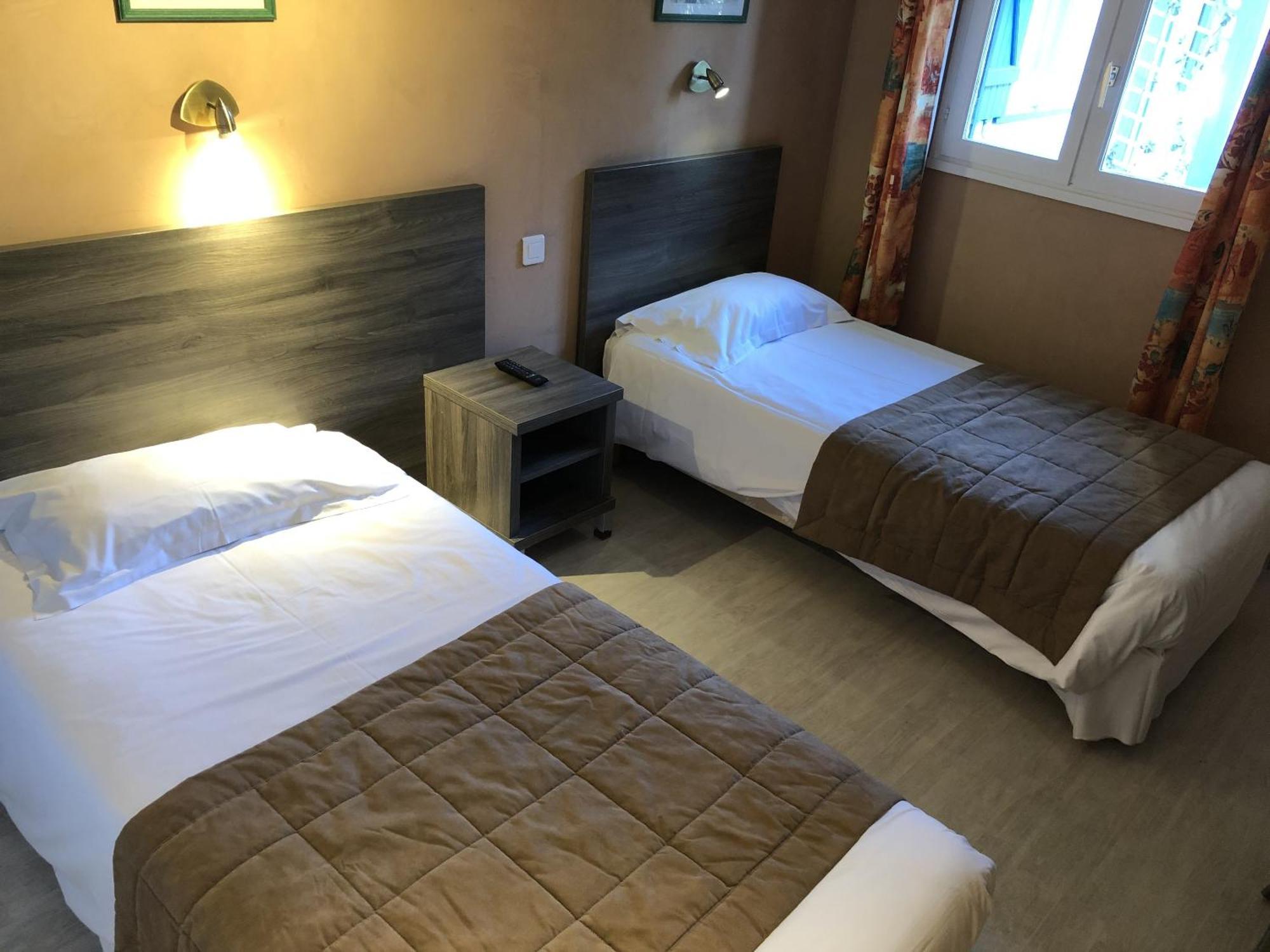 Hotel Des 4 Vents "Esprit Camargue" Aigues-Mortes Room photo