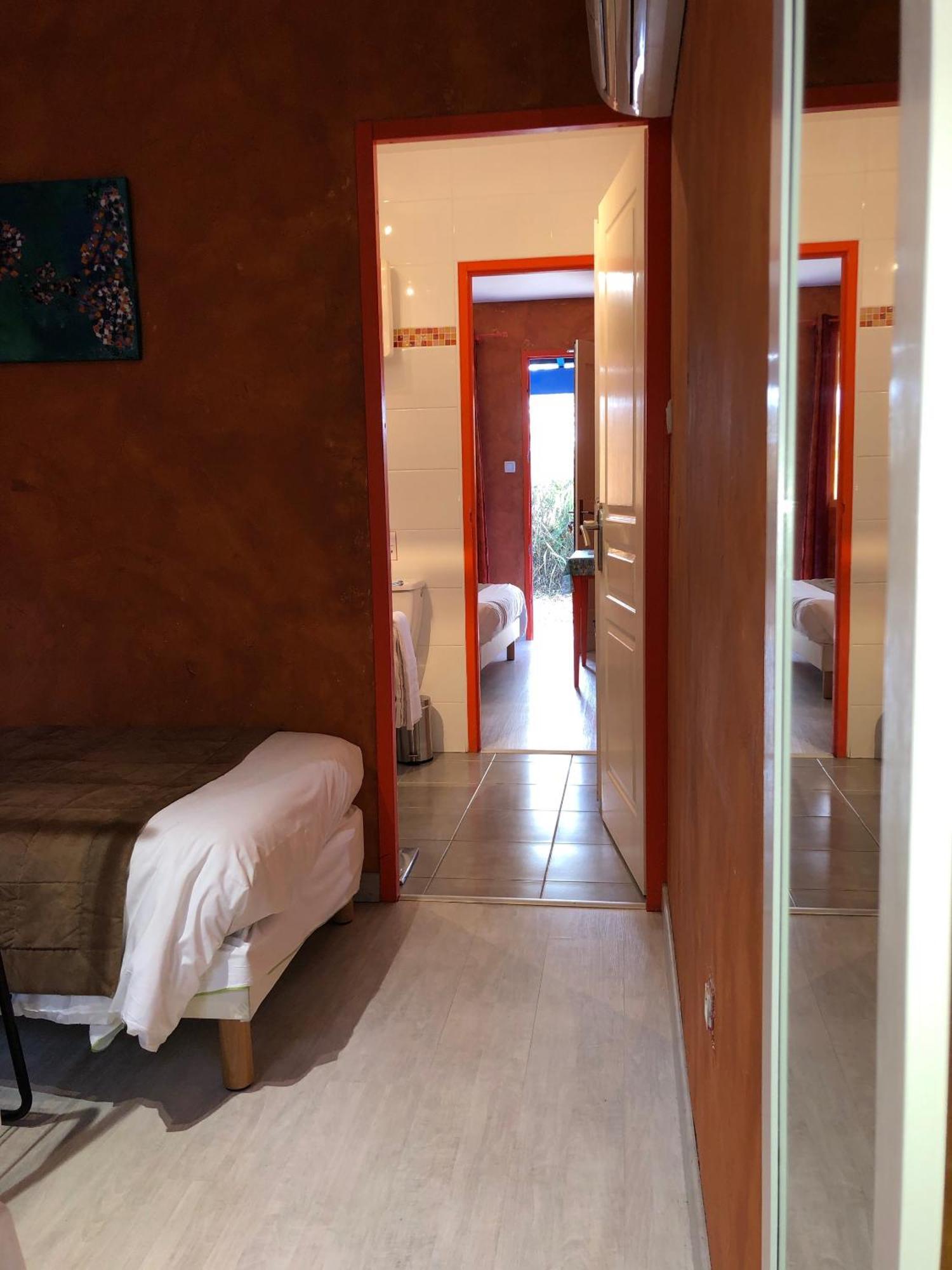 Hotel Des 4 Vents "Esprit Camargue" Aigues-Mortes Room photo