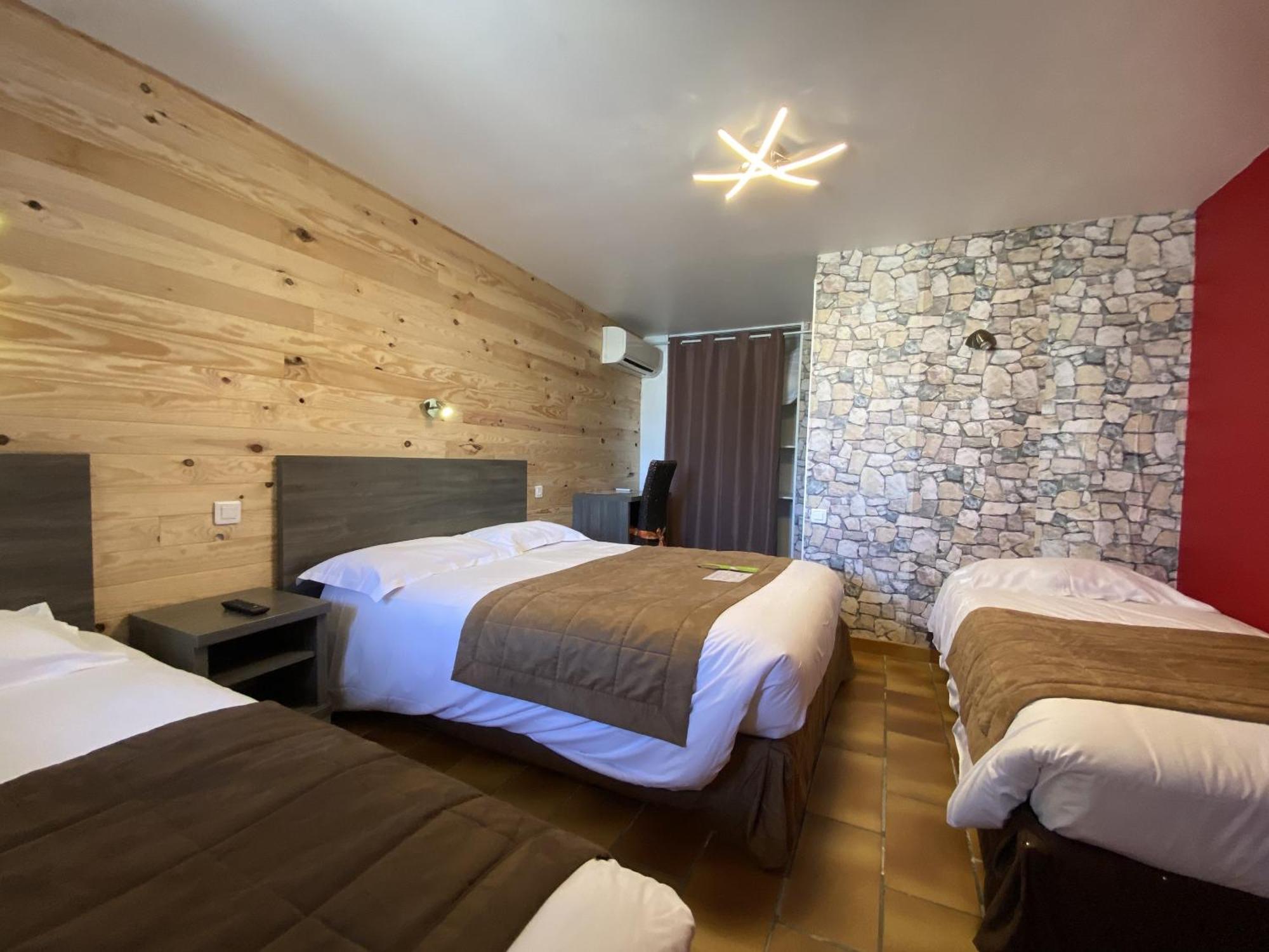 Hotel Des 4 Vents "Esprit Camargue" Aigues-Mortes Room photo